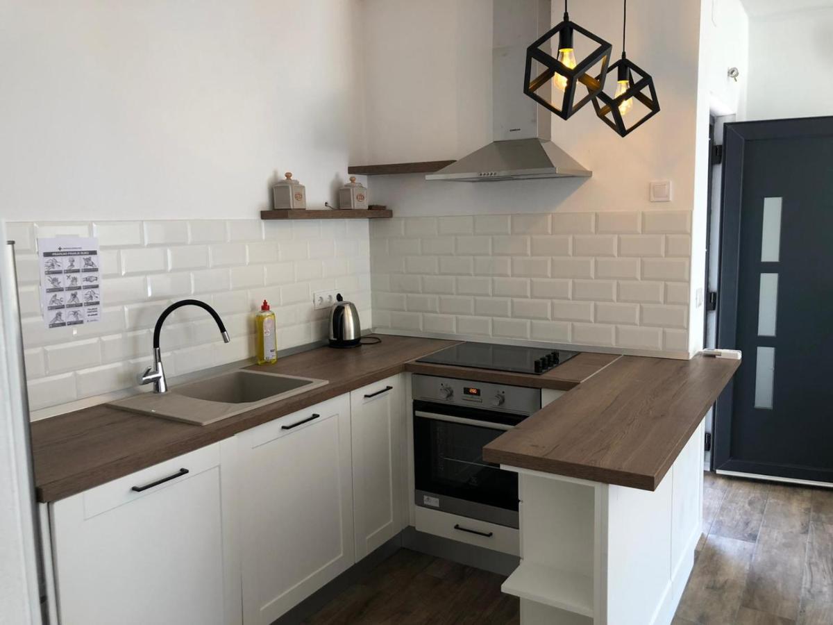 Apartments Martina Tisno Exterior photo